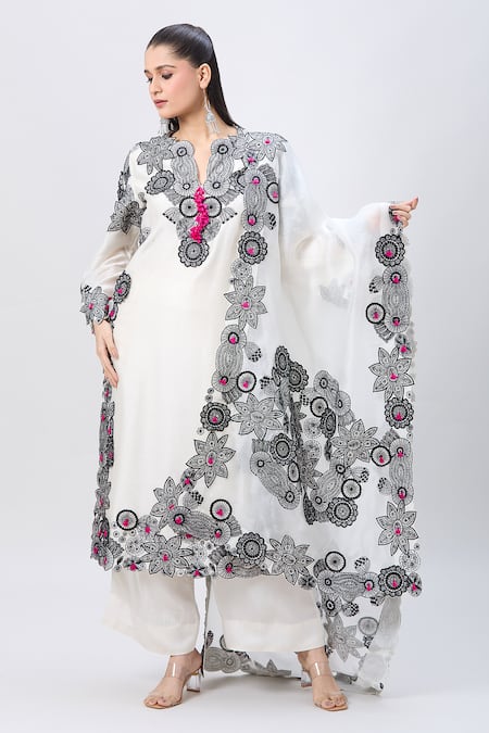 Shop_Minaxi Dadoo_Ivory Organza, Chanderi Embroidery, Tassels Collared Thread Long Kurta Set _Online_at_Aza_Fashions