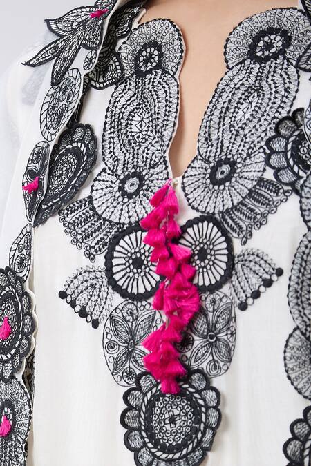 Buy_Minaxi Dadoo_Ivory Organza, Chanderi Embroidery, Tassels Collared Thread Long Kurta Set 