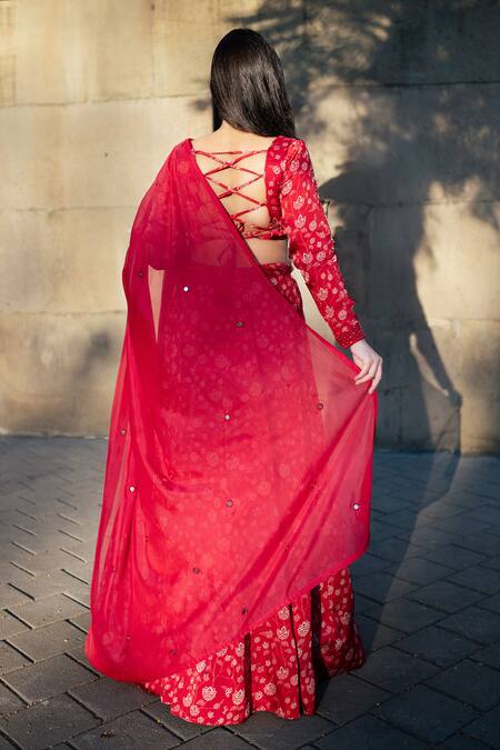 Buy_Essay By Sumedha Agrawal_Red Organza, Satin Embroidery, Beads V-neck Floral Print Lehenga Set 