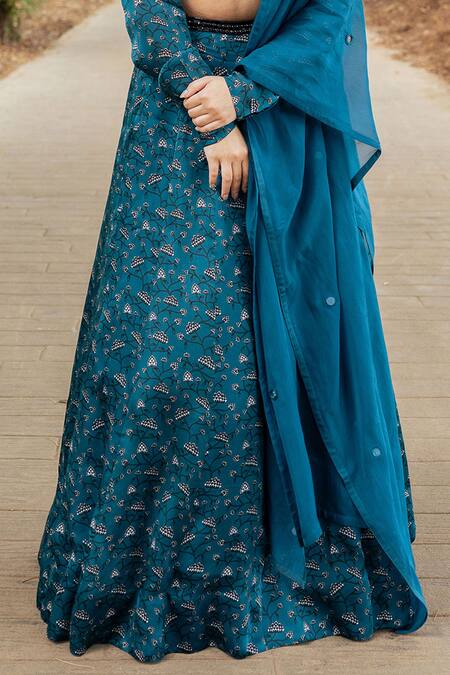 Essay By Sumedha Agrawal Green Organza, Satin Embroidery, Beads V-neck Hand Lehenga Blouse Set Online at Aza Fashions Essay By Sumedha Agrawal_Green Organza, Satin Embroidery, Beads V-neck Hand Lehenga Blouse Set _Online_at_Aza_Fashions