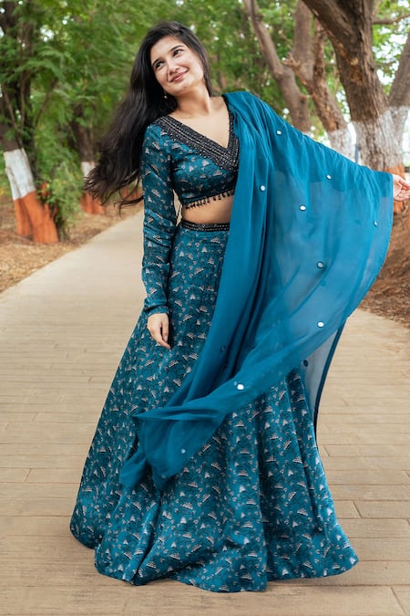 Essay By Sumedha Agrawal Green Organza, Satin Embroidery, Beads V-neck Hand Lehenga Blouse Set at Aza Fashions Essay By Sumedha Agrawal_Green Organza, Satin Embroidery, Beads V-neck Hand Lehenga Blouse Set _at_Aza_Fashions