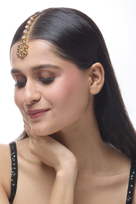 Shop Just Shradhas Gold Plated Natural Stone Embellished Maangtikka Online at Aza Fashions Shop_Just Shradhas_Gold Plated Natural Stone Embellished Maangtikka _Online_at_Aza_Fashions