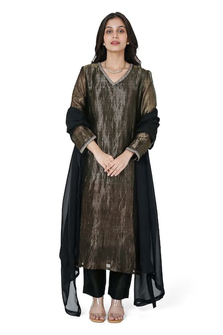 Komal Shah Lace Embellished Neck Kurta Set 