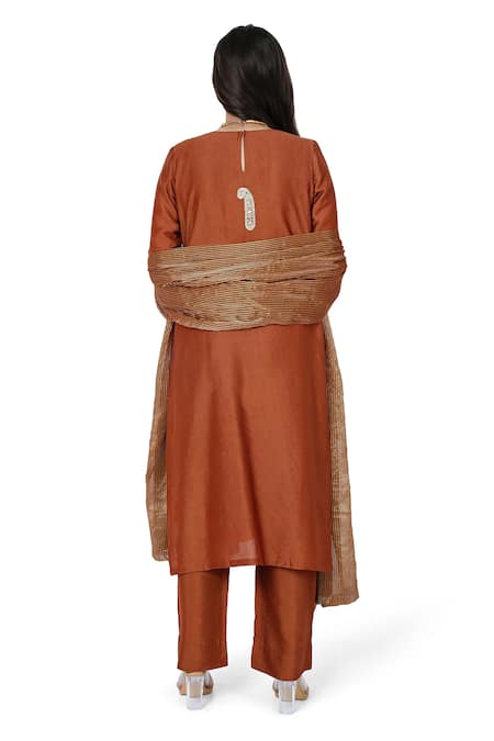 Komal Shah_Brown Kurta Chanderi Embroidered Sequin Round Paisley Pant Set _Online_at_Aza_Fashions