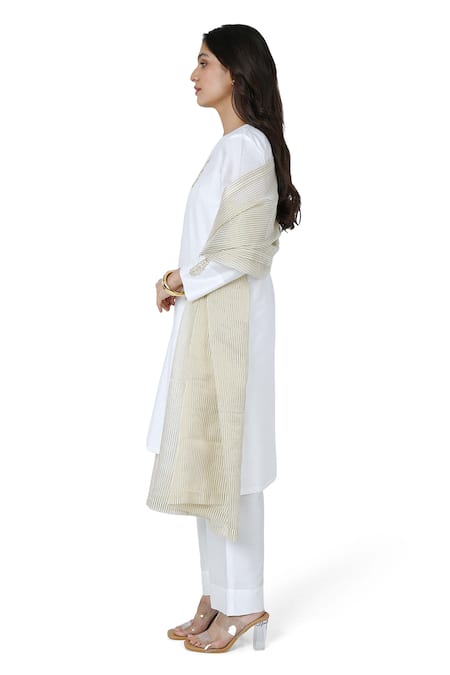 Komal Shah_White Kurta Chanderi Embroidered Sequin Round Paisley Pant Set _Online_at_Aza_Fashions