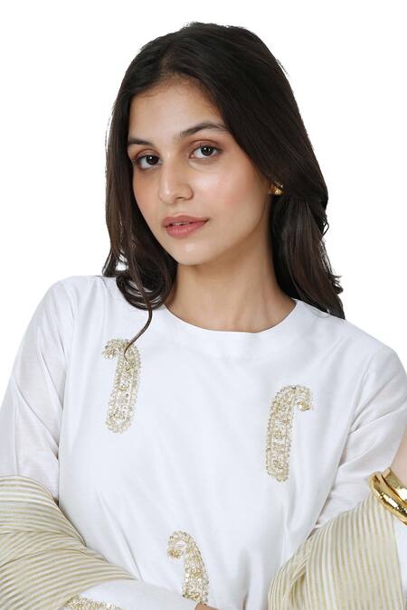Buy_Komal Shah_White Kurta Chanderi Embroidered Sequin Round Paisley Pant Set _Online_at_Aza_Fashions