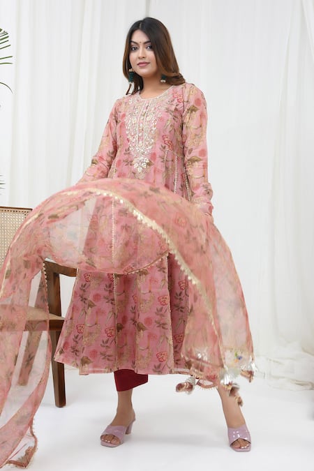 Yuvraani Jaipur_Brown Organza, Chanderi Embroidery Round Neck Floral Print Kurta Pant Set _Online_at_Aza_Fashions