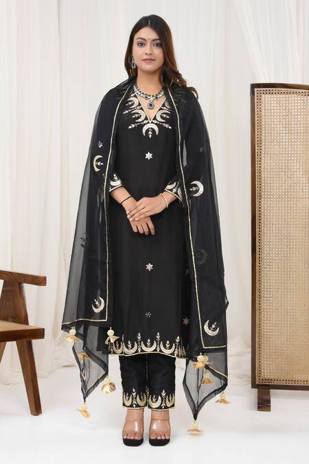 Yuvraani Jaipur_Black Silk, Organza, Cotton Embroidery, Gota Patti V-neck Kurta Pant Set _Online_at_Aza_Fashions