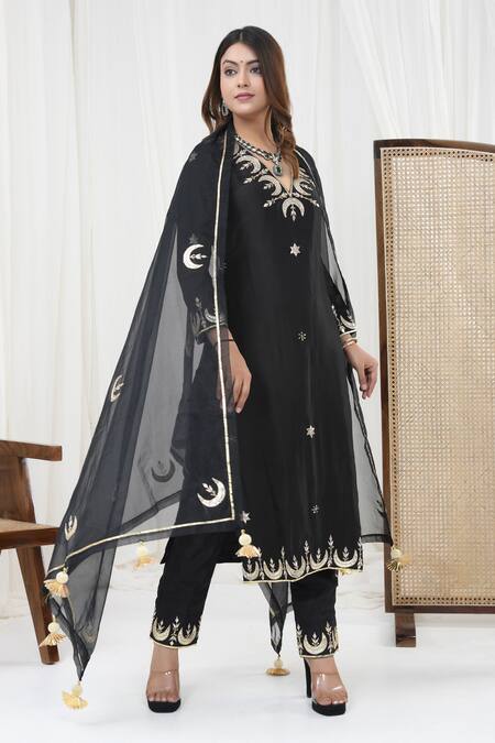 Buy_Yuvraani Jaipur_Black Silk, Organza, Cotton Embroidery, Gota Patti V-neck Kurta Pant Set _Online_at_Aza_Fashions
