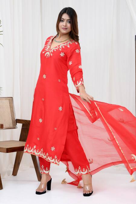Buy_Yuvraani Jaipur_Red Silk, Organza, Cotton Embroidery, Gota Patti V-neck Work Kurta Pant Set _Online_at_Aza_Fashions