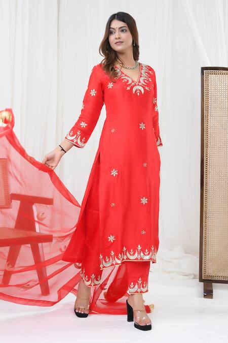 Shop_Yuvraani Jaipur_Red Silk, Organza, Cotton Embroidery, Gota Patti V-neck Work Kurta Pant Set _Online_at_Aza_Fashions