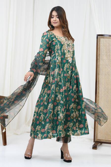 Buy_Yuvraani Jaipur_Green Chanderi, Organza Embroidery Round Neck Floral Print Kurta And Pant Set _Online_at_Aza_Fashions