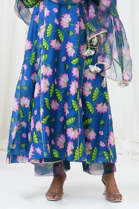 Buy_Yuvraani Jaipur_Blue Chanderi, Organza Embroidery V-neck Lotus Print Kurta And Pant Set _Online_at_Aza_Fashions