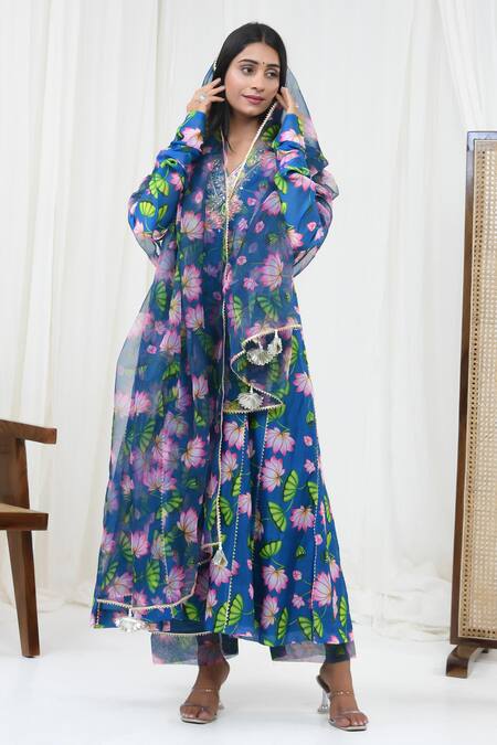 Shop_Yuvraani Jaipur_Blue Chanderi, Organza Embroidery V-neck Lotus Print Kurta And Pant Set _Online_at_Aza_Fashions