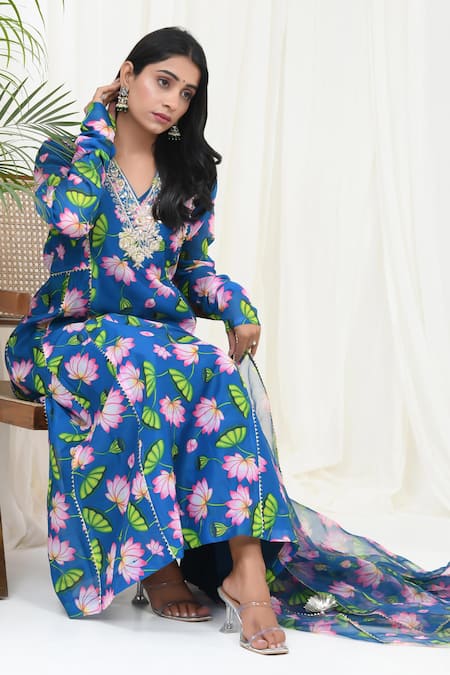 Yuvraani Jaipur_Blue Chanderi, Organza Embroidery V-neck Lotus Print Kurta And Pant Set _at_Aza_Fashions