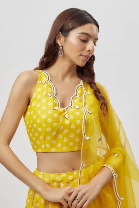 Yuvraani Jaipur_Yellow Chanderi, Organza Embroidery V-neck Scallop Blouse And Lehenga Set _Online_at_Aza_Fashions