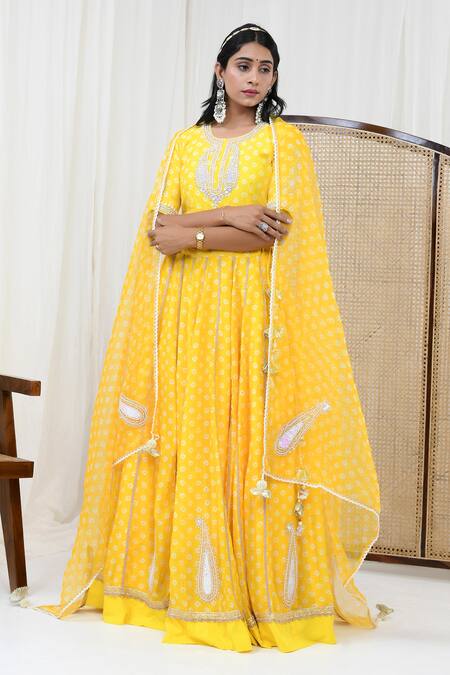 Buy_Yuvraani Jaipur_Yellow Chanderi, Organza Embroidery, Tassels Round Floral Paisley Lehenga Set _Online_at_Aza_Fashions