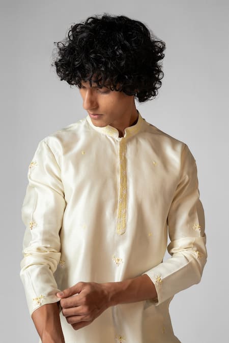 PAARSH Floral Embroidered kurta With Pant 