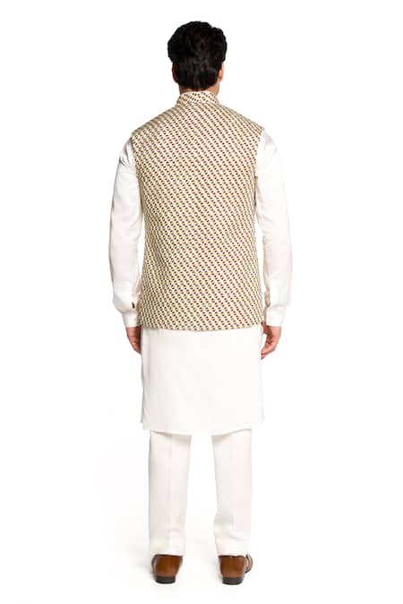 Arjuun Kilachand Kashmiri Floral Embroidered Bundi Set 