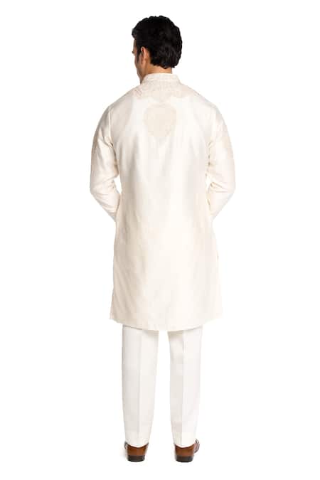 Arjuun Kilachand Resham Embroidered Straight Kurta 