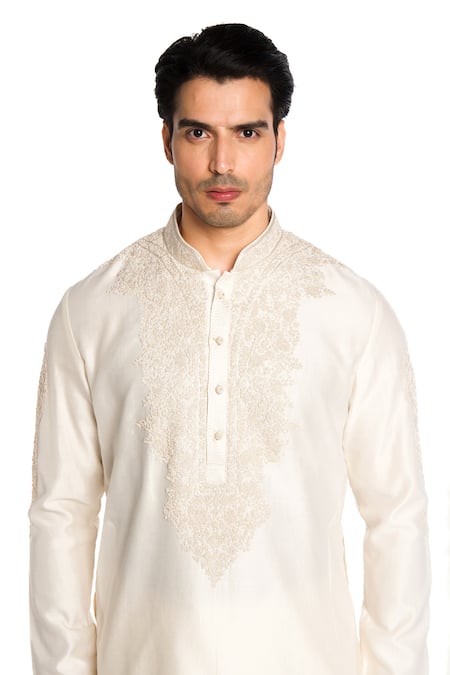 Buy_Arjuun Kilachand_Ivory Cotton Silk Embroidered Resham Straight Kurta _Online_at_Aza_Fashions
