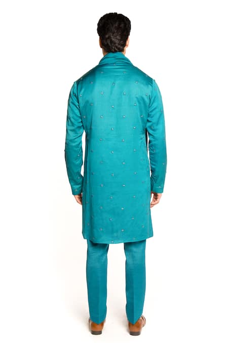 Arjuun Kilachand Embroidered Straight Kurta Set With Shawl 