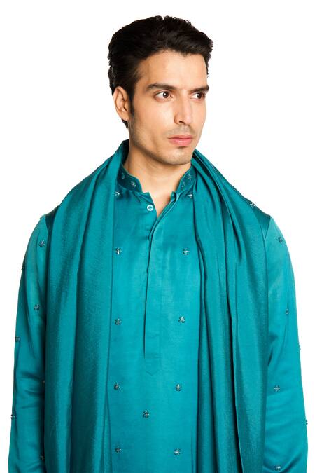 Buy Arjuun Kilachand Blue Linen, Silk Embroidery Straight Kurta Set With Shawl Buy_Arjuun Kilachand_Blue Linen, Silk Embroidery Straight Kurta Set With Shawl