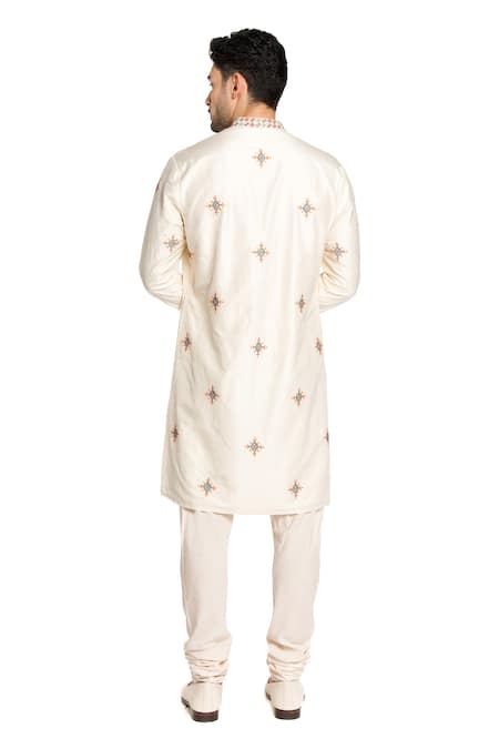 Arjuun Kilachand Kashmiri Embroidered Kurta With Churidar 