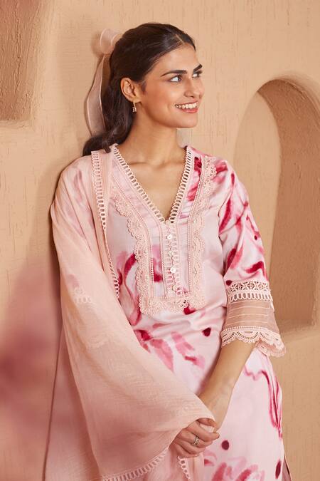 Shop Bhawna Sethi Pink Cotton, Chanderi, Silk Lace, Pearls Rosella Printed Kurta Set With Dupatta Online at Aza Fashions Shop_Bhawna Sethi_Pink Cotton, Chanderi, Silk Lace, Pearls Rosella Printed Kurta Set With Dupatta _Online_at_Aza_Fashions
