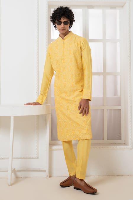 Darshika Menswear Floral Pattern Thread Embroidered Kurta & Pyjama Set 