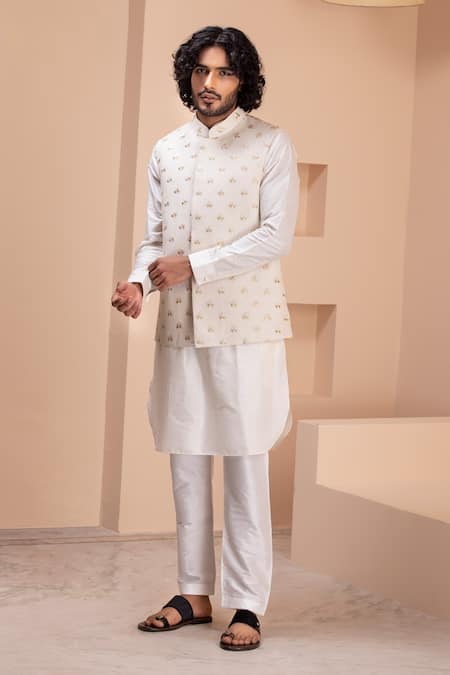 AMIT ARORA Wildflora Embroidered Bundi Kurta Set 