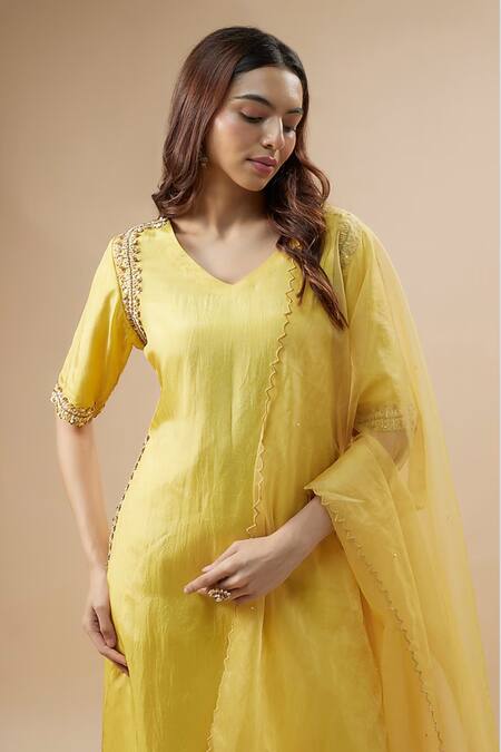 Buy_Label Deepshika Agarwal_Yellow Organza, Taffeta, Silk Embroidery, Zari V-neck Placement Kurta Set _Online_at_Aza_Fashions
