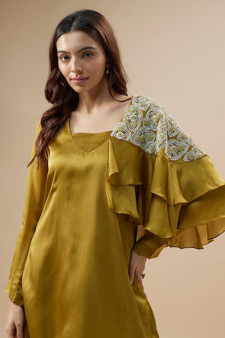 Buy_Label Deepshika Agarwal_Green Organza, Taffeta Embroidery V-neck Moti Hand Kurta And Pant Set _Online_at_Aza_Fashions