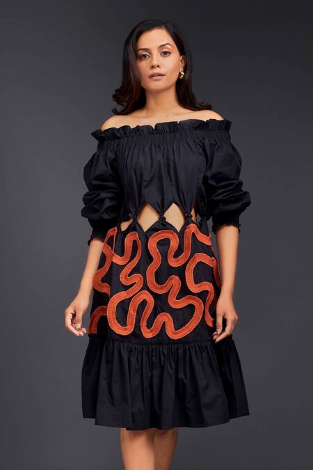 Deepika Arora Black Cotton Off-shoulder Contrasting Pleated Frill Dress Online at Aza Fashions Deepika Arora_Black Cotton Off-shoulder Contrasting Pleated Frill Dress _Online_at_Aza_Fashions