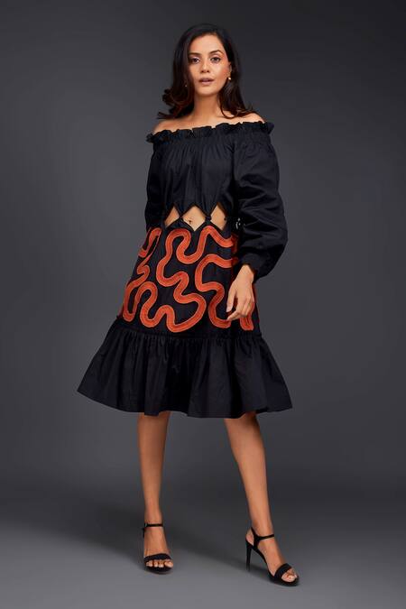 Deepika Arora Black Cotton Off-shoulder Contrasting Pleated Frill Dress at Aza Fashions Deepika Arora_Black Cotton Off-shoulder Contrasting Pleated Frill Dress _at_Aza_Fashions