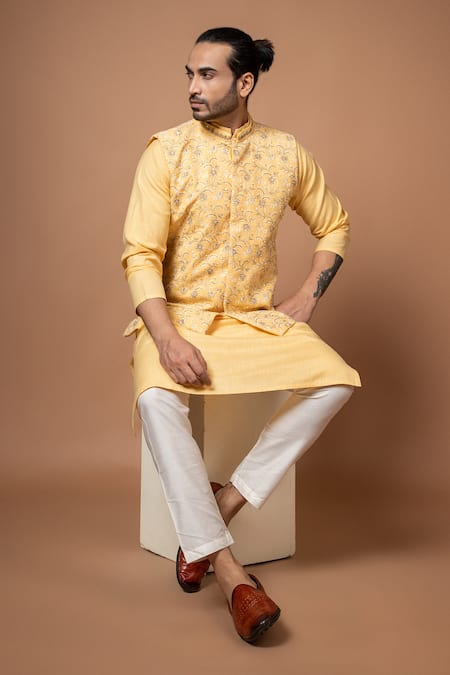 Priyanka Haralalka_Yellow , Silk, Satin Zari, Floral Zardozi Bundi Kurta Set _Online_at_Aza_Fashions