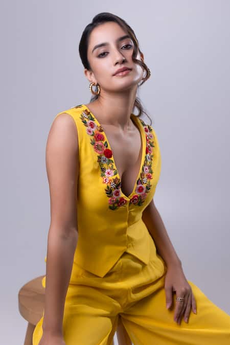 Buy_Dajwaree_Yellow Organza Embroidery V-neck Daisy Top With Pant _Online_at_Aza_Fashions