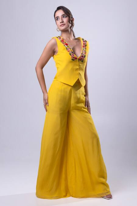 Shop_Dajwaree_Yellow Organza Embroidery V-neck Daisy Top With Pant 