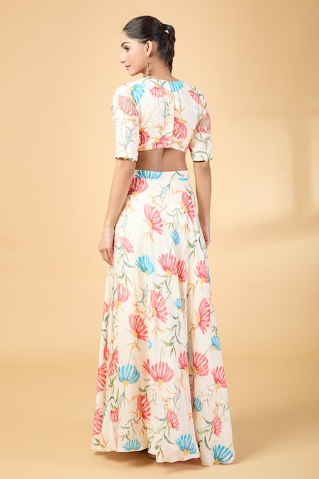 Shop Kalakaari By Sagarika Off White Organza, Embroidery, Zari V-neck Yoke Blouse And Lehenga Set at Aza Fashions Shop_Kalakaari By Sagarika_Off White Organza, Embroidery, Zari V-neck Yoke Blouse And Lehenga Set _at_Aza_Fashions