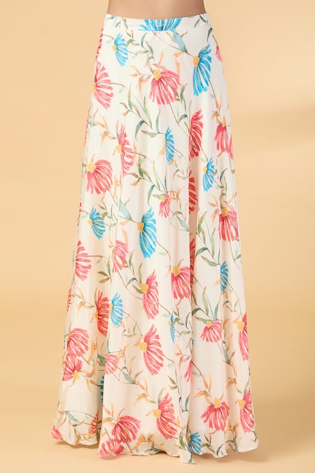 Kalakaari By Sagarika Off White Organza, Embroidery, Zari V-neck Yoke Blouse And Lehenga Set Online at Aza Fashions Kalakaari By Sagarika_Off White Organza, Embroidery, Zari V-neck Yoke Blouse And Lehenga Set _Online_at_Aza_Fashions