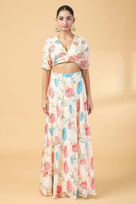 Kalakaari By Sagarika Off White Organza, Embroidery, Zari V-neck Yoke Blouse And Lehenga Set at Aza Fashions Kalakaari By Sagarika_Off White Organza, Embroidery, Zari V-neck Yoke Blouse And Lehenga Set _at_Aza_Fashions