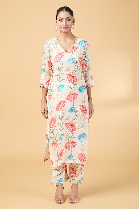 Kalakaari By Sagarika_Off White Organza, Embroidery V-neck Cutwork Kurta With Pant _Online_at_Aza_Fashions