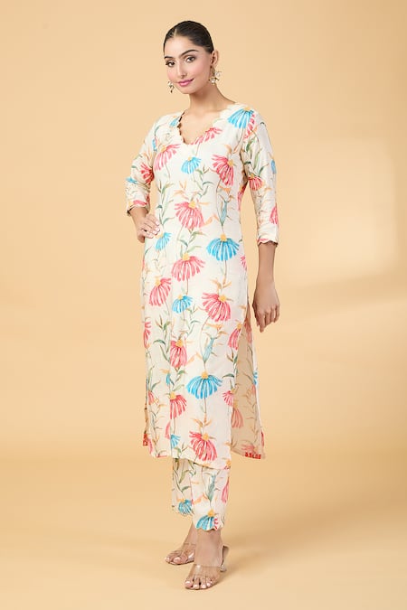 Buy_Kalakaari By Sagarika_Off White Organza, Embroidery V-neck Cutwork Kurta With Pant _Online_at_Aza_Fashions