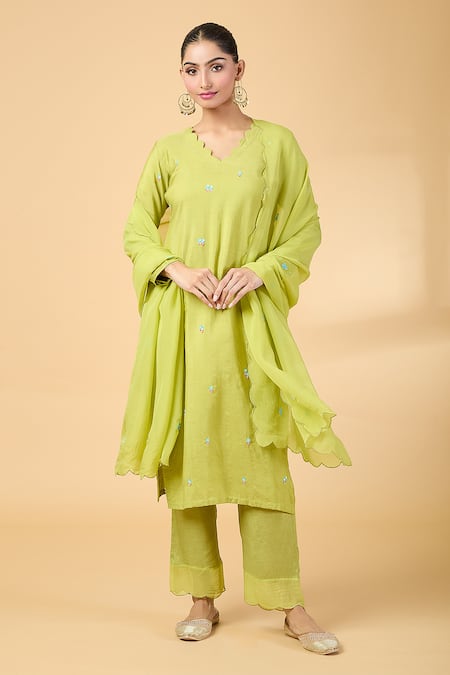 Kalakaari By Sagarika Green Chanderi Hand Embroidery Sequins V-neck Kurta And Pant Set 