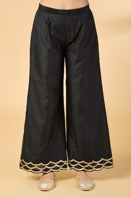 Pouli Pret Black Organza, Chanderi Sequins, Cut Work, Embroidery V-neck Kurta And Pant Set at Aza Fashions Pouli Pret_Black Organza, Chanderi Sequins, Cut Work, Embroidery V-neck Kurta And Pant Set _at_Aza_Fashions