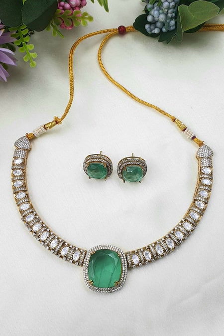 Queens Jewels Emerald Stone Hasli Necklace Set 