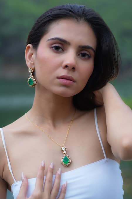 Zeeya Luxury Jewellery White Polki Akoya Emerald Pendant Necklace Set