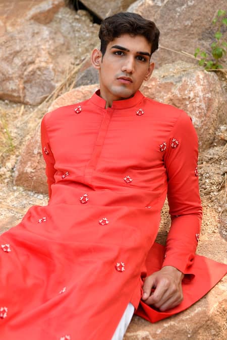 Buy_House Of Koa_Red Chanderi, Cotton Cut Work, Pearls, Zari Hibiscus Embroidered Kurta Set 