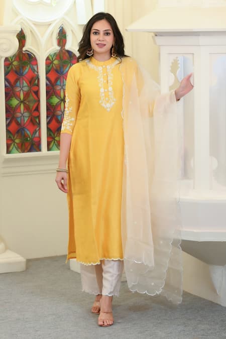 Hasrat By Salma Floral Embroidered Kurta & Pant Set 