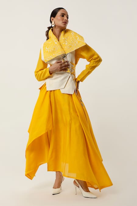 Jajaabor Draped Collar Cutwork Jacket With Kurta Set 